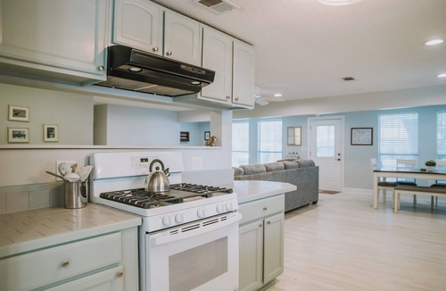 Ocean Springs House | 2BR/2BA in PERFECT location! Walk to Downtown! Near the beach! The Jeff