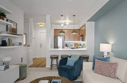 Broadway House | 2BR 2BA Pacific Pine Retreat – Capitol Hill
