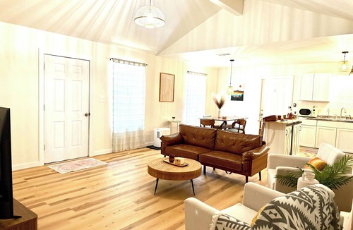 Ocean Springs House | 2BR/2BA secluded spot near water with fenced yard - Under the Oaks