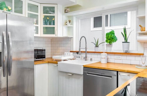 Alki House | 2BR 2BA The Waterfront Gray on Alki Beach EXT STAY