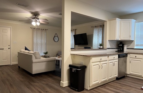 Capital View House | 2br 2ba updated LR Home - Stiff Station/Heights/Hillcrest Near UAMS