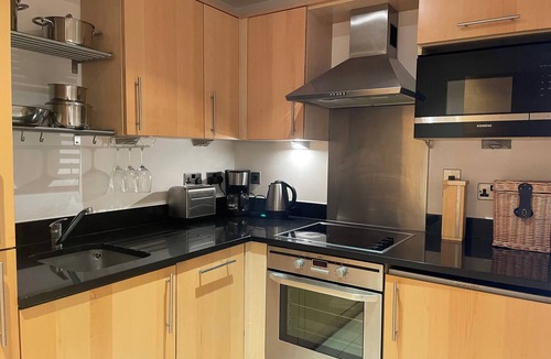 Vincent Square Apartment | 2BR/2Bath Parking Ideal for Contractors & Long Stays