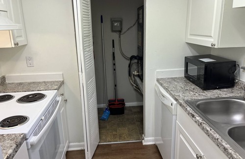 Gainesville Apartment | 2BR/2BH Delightful Budget-Friendly Apt in Gnsville