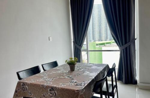 Kampung Sepuluh Apartment | 2BR Airport Panoramic View Family Suite