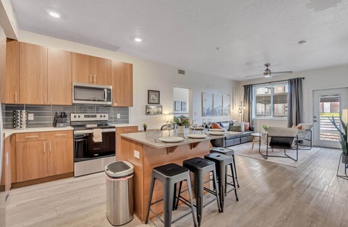 Clearfield Apartment | 2BR Apartment with Pool, Hot Tub and Fitness Center Near Davis Conference Center