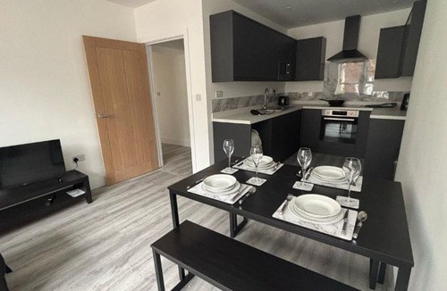 Northampton Apartment | 2BR Apartment with Sofa bed I Prime Town Centre Location I Gold St D-Lux, Modern Amenities, Walk to Train, Bus Stations, Shops & Cafés I Leisure and Business Stays Welcome