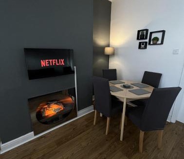 Warrington House | 2BR Apt By Eason Stays Short Lets Warrington