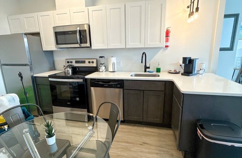 Elizabeth Apartment | 2BR apt close to EWR Airport te7j