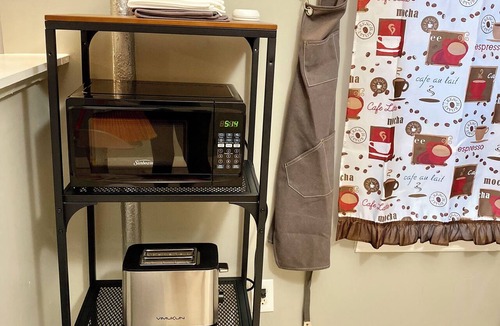 East Flatbush Apartment | 2BR Apt Located in the Heart of Brooklyn, 30 Minutes From Midtown & Pets Allowed