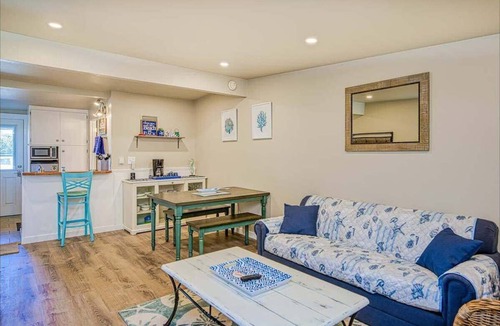 Ocean Shores Condo | 2BR Beachfront Condo | Walk DT | Dogs OK | Unit B