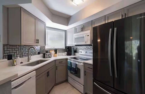 Ocean Side Village Condo | 2BR Beachside Condo + Pool & Hot Tub | Island Club
