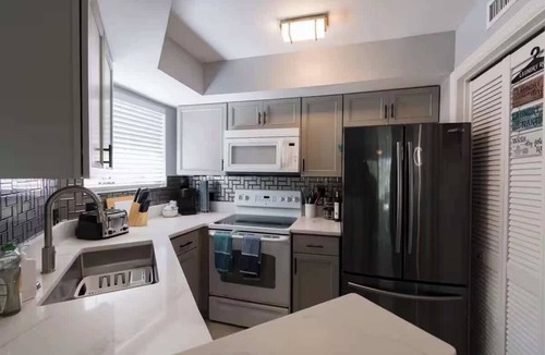 Ocean Side Village Condo | 2BR Beachside Condo + Pool & Hot Tub | Island Club