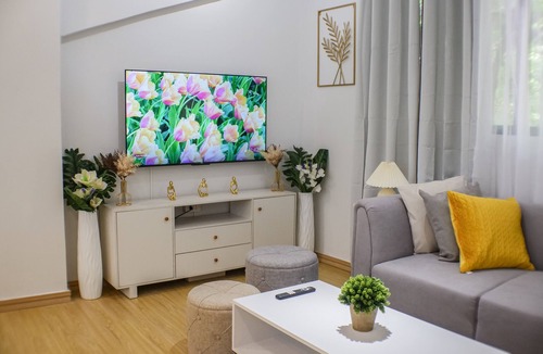 Manoc-Manoc House | 2BR by White Beach | Spacious & Newly Renovated