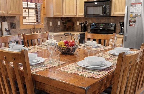 Branson Theater District Cabin | 2BR Cabin Near Branson Strip & Tanger Outlets, Sleeps 6
