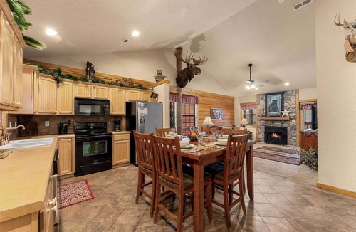 Branson Theater District Cabin | 2BR Cabin Near Branson Strip & Tanger Outlets, Sleeps 6