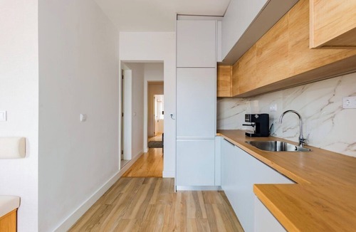 Santa Isabel Apartment | 2BR Chic&Bright with 120sqm. in Campo de Ourique