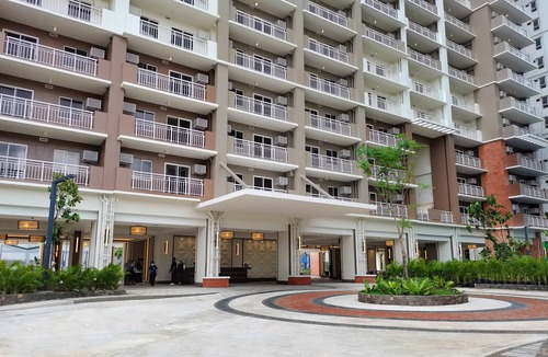 Kapitolyo Condo | 2BR condo, Panoramic views of Makati, BGC & Ortigas city skylines w/AC & wifi
