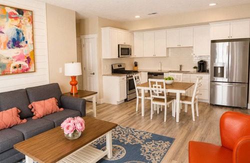 Traverse City Condo | 2BR Condo + Shared Rooftop + Dogs Allowed