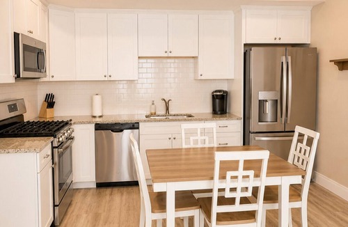 Traverse City Condo | 2BR Condo + Shared Rooftop + Dogs Allowed