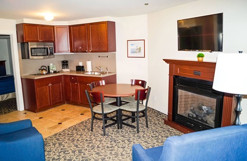 Ocean Drive Condo | 2BR Condo w/Bay Views & Fireplace