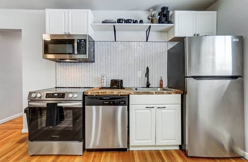Roselawn Finance Apartment | 2BR Corporate Rental, 30+ Day Stay