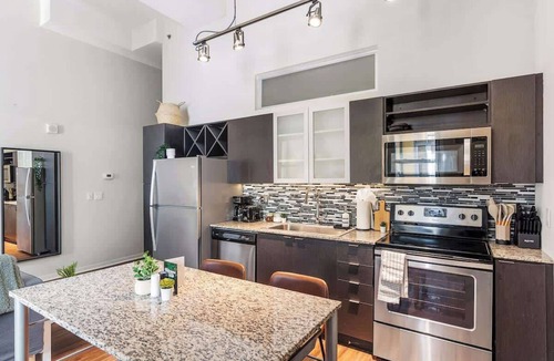 Downtown Cincinnati Apartment | 2BR Downtown | Pool and Gym