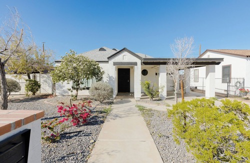 Downtown Phoenix House | 2BR Downtown Retreat - Jetted Tub & Private Stay!