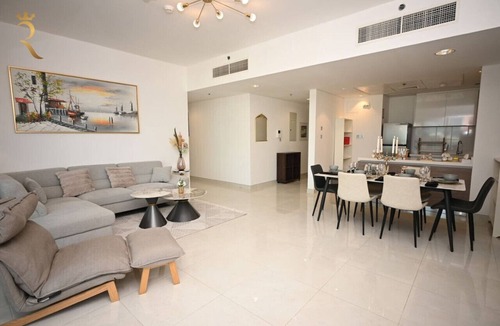 Al Raha Beach Apartment | 2BR Enchanted Hideaway w/Pool & Gym – Al Raha