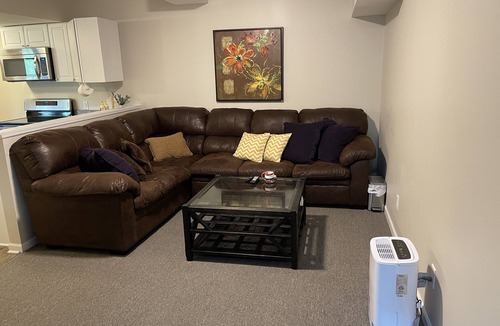 Clarkston House | 2BR Family-Sized Lower Suite with Private Entrance & Spacious Backyard!