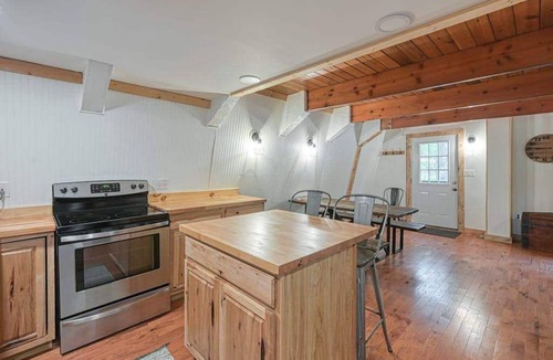 Crellin Ski Chalet | 2BR - Forest Cabin - Fire Pit