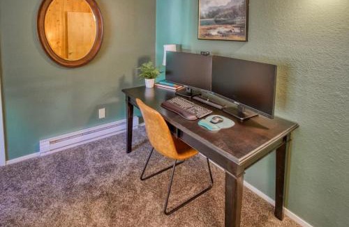 Pinetop House | 2BR Forest Cabin with Fire Pit BBQ Patio & Games