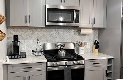 Mount Pleasant Apartment | 2BR. Free Parking. 30 Min from Gillette Stadium. 7 Min to Federal Hill- APT 1