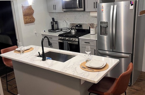 Mount Pleasant Apartment | 2BR. Free Parking. 30 Min from Gillette Stadium. 7 Min to Federal Hill- APT 1