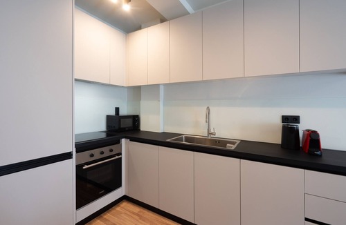 Kypseli Apartment | 2BR Gem Apt Access To Rooftop w/Sauna & Gym