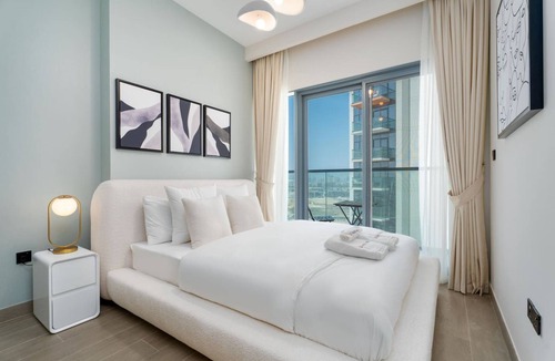 Dubai Apartment | 2BR Golf View at Golf Gate