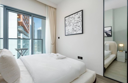 Dubai Apartment | 2BR Golf View at Golf Gate