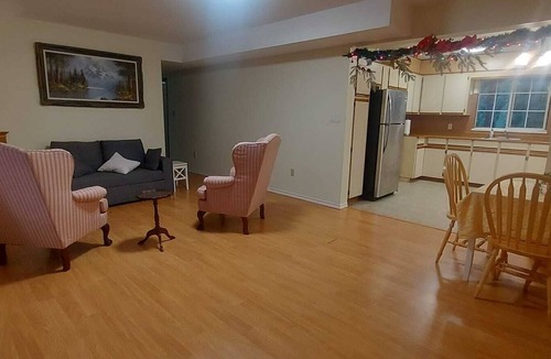 Coquitlam House | 2BR Home with Mountain Views, Near Transit, w/Workspace + Gym. Pets on approval