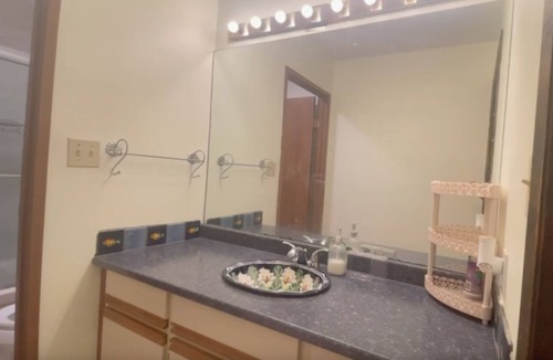 Coquitlam House | 2BR Home with Mountain Views, Near Transit, w/Workspace + Gym. Pets on approval