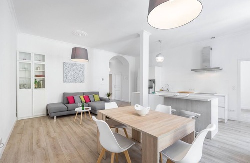 Carabacel Apartment | 2BR - Hyper Centre - Air conditioning - Balcony