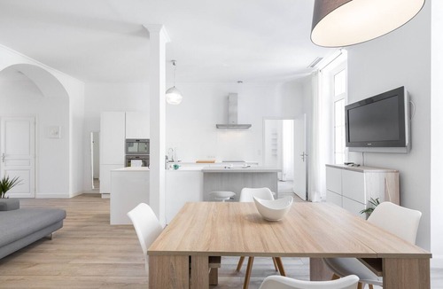 Carabacel Apartment | 2BR - Hyper Centre - Air conditioning - Balcony