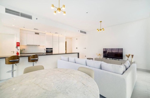 Dubai Apartment | 2BR in with Burj Khalifa View