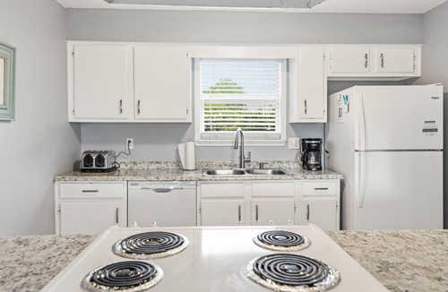 Gulf Breeze Apartment | 2BR King, Private Gated Yard w/Turf, Dog Friendly, 8mi to Pensacola Beach