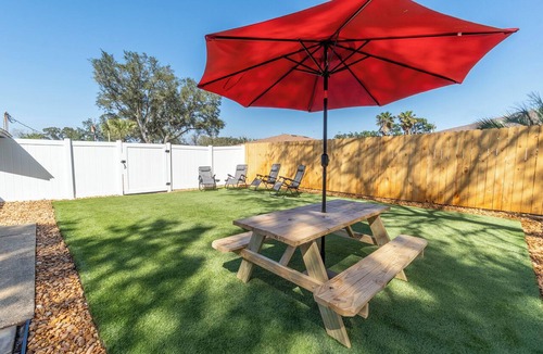 Gulf Breeze Apartment | 2BR King, Private Gated Yard w/Turf, Dog Friendly, 8mi to Pensacola Beach