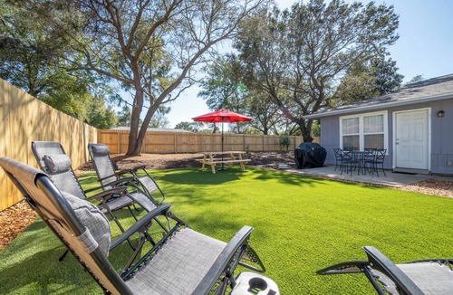 Gulf Breeze Apartment | 2BR King, Private Gated Yard w/Turf, Dog Friendly, 8mi to Pensacola Beach