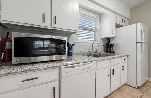 Gulf Breeze Apartment | 2BR King, Private Turf Yard, Dog Friendly, Fenced Yard, Pensacola Beach 8mi