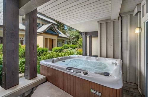 Village North House | 2BR | Lagoons | Private Hot tub | Village Location | Parking