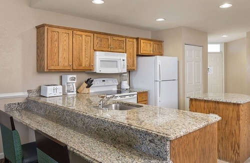 Williamsburg Condo | 2BR Lockoff Williamsburg Family Escape