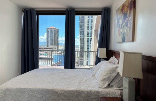 Downtown Honolulu Condo | 2BR+Loft Huge Patio Quiet & Spacious with Free Parking