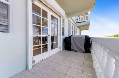 Estate Lindbergh Bay House | 2BR Lush Island Retreat- HGTV's House Hunters- Solar