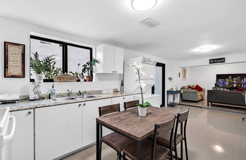 Buena Vista House | 2BR Miami Home Near Wynwood Sleeps 5 + Parking